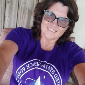 Meet your Posher, Lois